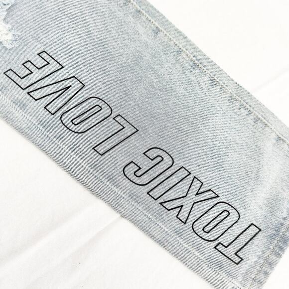 Adika Light Wash Tatto Ripped Graphic Denim Jean Zip Fly Straight Leg Size M NWT - Picture 8 of 10